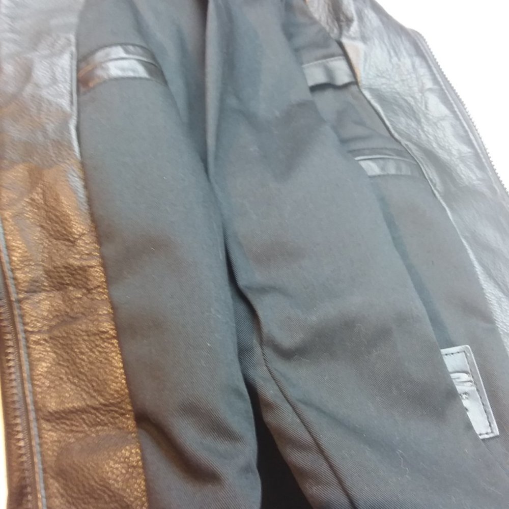 Ladies Leather Jacket - Picture 3 of 7